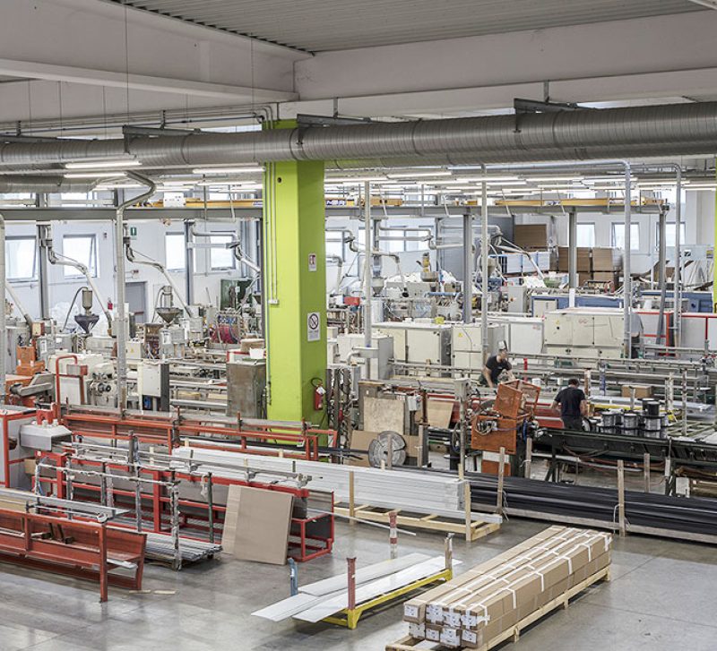 Aziende di stampaggio materie plastiche, la robotica collaborativa nell’industria del futuro