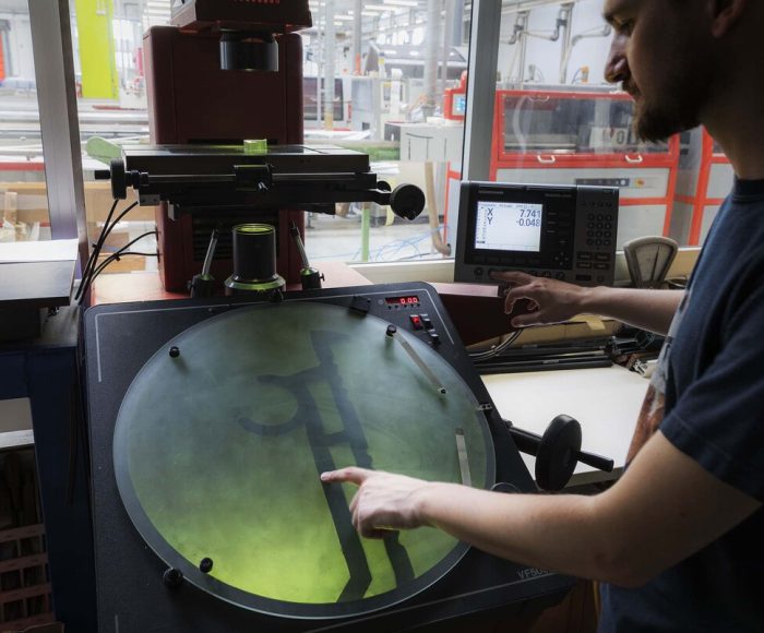 Dall’analisi dell’idea al collaudo: come un progetto nasce, prende forma e viene prodotto un profilo estruso in plastica