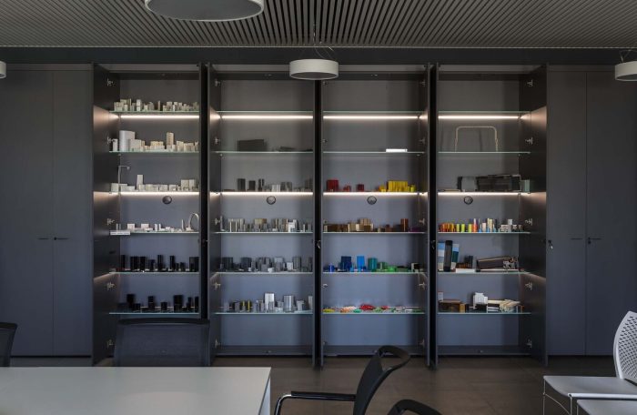 I profili per arredamento in plastica realizzati con materiali riciclati o biodegradabili