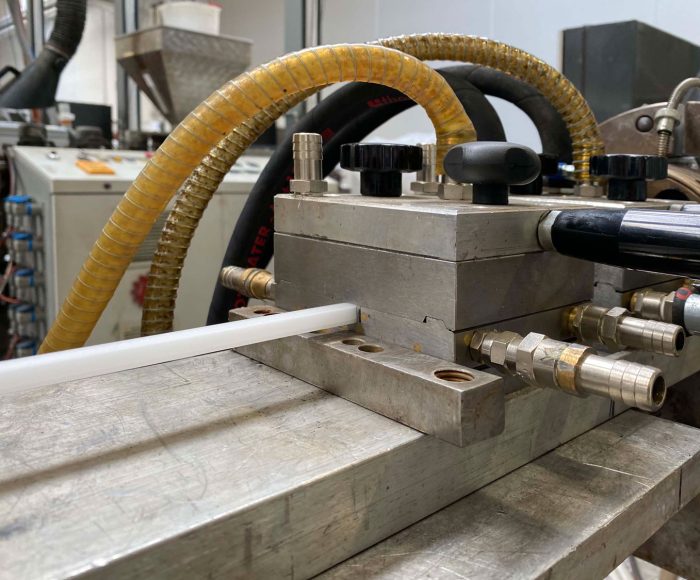 Estrusione di profili plastici su misura con materiali innovativi VBN